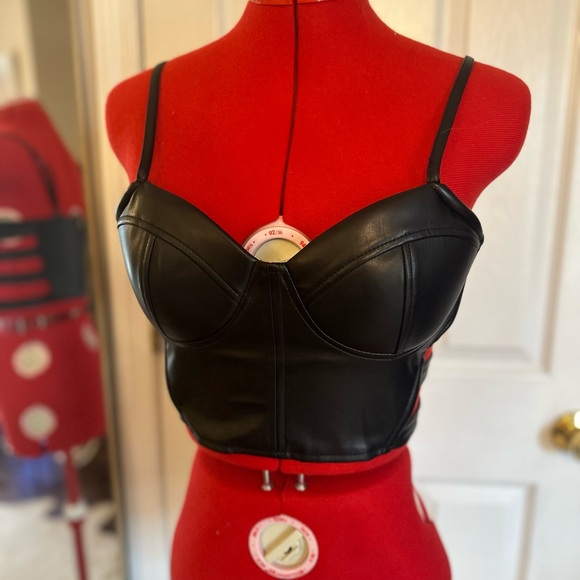 Chic Black Faux Leather Bustier Crop Top Women’s Sz M - Picture 5 of 9